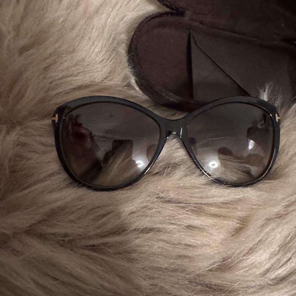 Tom Ford Elegant Black Sunglasses